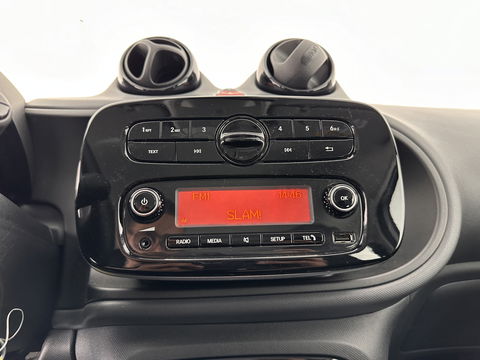 Smart Forfour EQ Essential 18 kWh [ 3-Fase ] (INCL-BTW) Aut. *FULL-LEATHER | AIRCO | CRUISE | DAB+ | COMFORT-SEATS | 15''ALU*