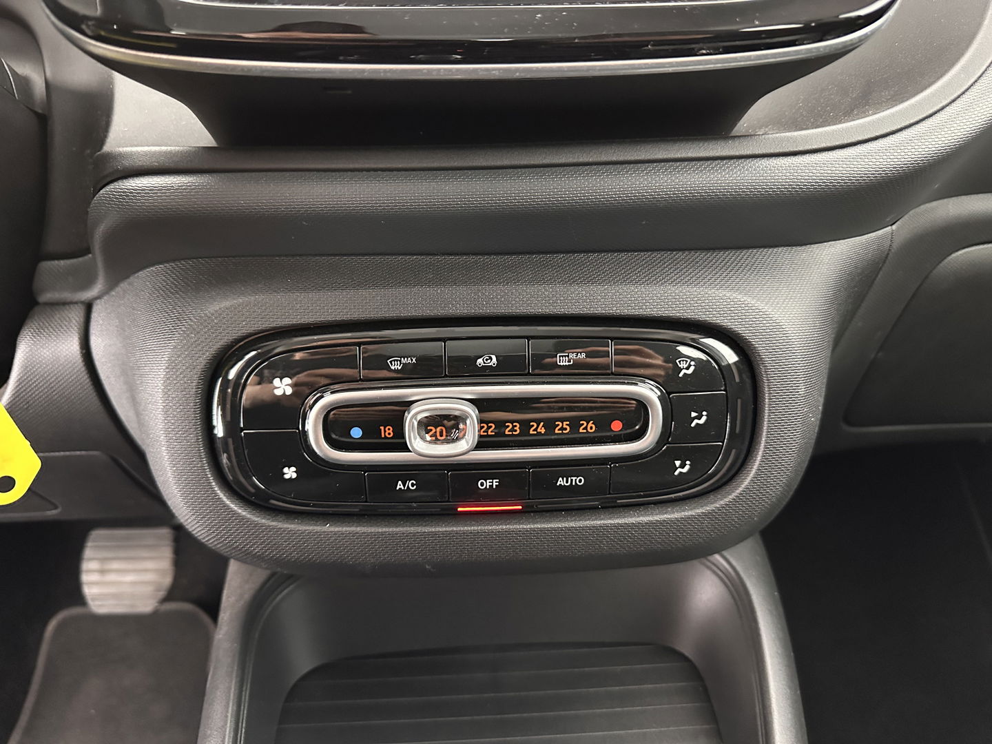 Smart Forfour EQ Essential 18 kWh [ 3-Fase ] (INCL-BTW) Aut. *FULL-LEATHER | AIRCO | CRUISE | DAB+ | COMFORT-SEATS | 15''ALU*
