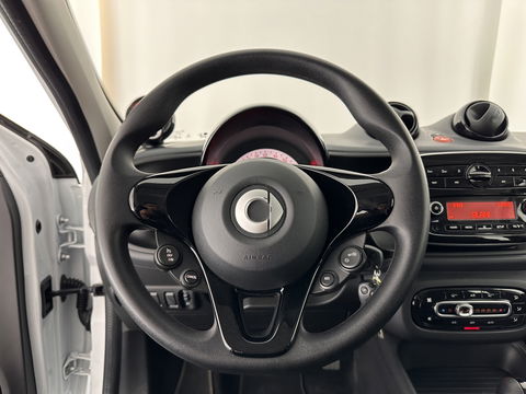 Smart Forfour EQ Essential 18 kWh [ 3-Fase ] (INCL-BTW) Aut. *FULL-LEATHER | AIRCO | CRUISE | DAB+ | COMFORT-SEATS | 15''ALU*