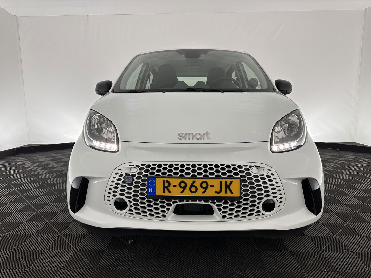 Smart Forfour EQ Essential 18 kWh [ 3-Fase ] (INCL-BTW) Aut. *FULL-LEATHER | AIRCO | CRUISE | DAB+ | COMFORT-SEATS | 15''ALU*