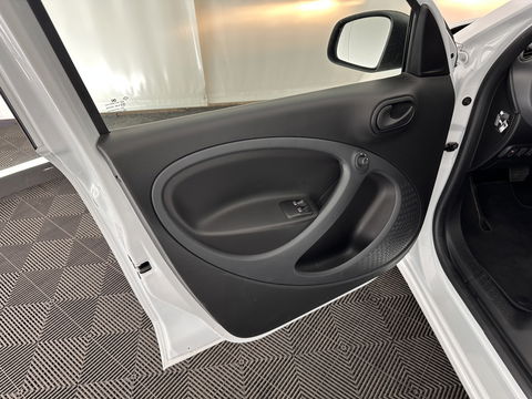 Smart Forfour EQ Essential 18 kWh [ 3-Fase ] (INCL-BTW) Aut. *FULL-LEATHER | AIRCO | CRUISE | DAB+ | COMFORT-SEATS | 15''ALU*