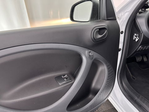 Smart Forfour EQ Essential 18 kWh [ 3-Fase ] (INCL-BTW) Aut. *FULL-LEATHER | AIRCO | CRUISE | DAB+ | COMFORT-SEATS | 15''ALU*