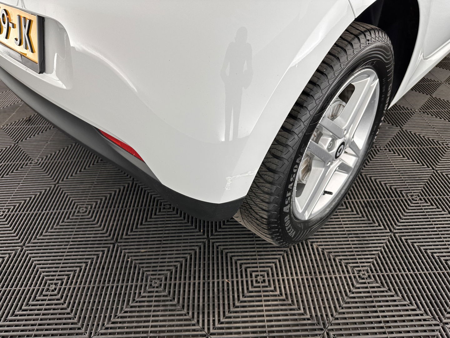 Smart Forfour EQ Essential 18 kWh [ 3-Fase ] (INCL-BTW) Aut. *FULL-LEATHER | AIRCO | CRUISE | DAB+ | COMFORT-SEATS | 15''ALU*