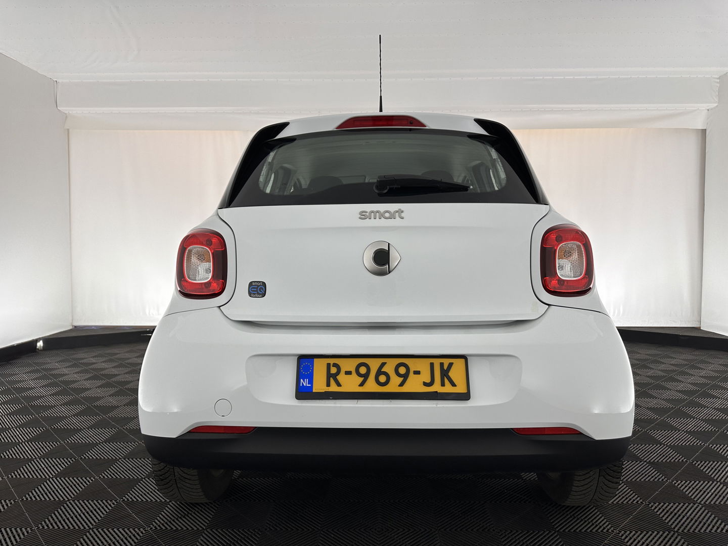 Smart Forfour EQ Essential 18 kWh [ 3-Fase ] (INCL-BTW) Aut. *FULL-LEATHER | AIRCO | CRUISE | DAB+ | COMFORT-SEATS | 15''ALU*