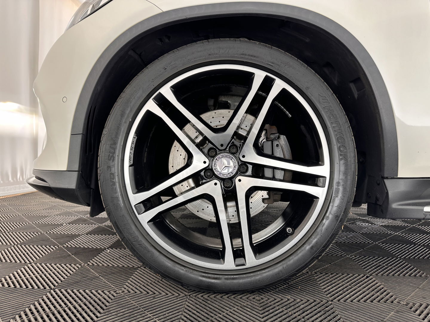 Mercedes-Benz GLE Coupé 450 AMG 4-MATIC Aut. *PANO | DISTRONIC | LUXURY-LEATHER | FULL-LED | HARMAN/KARDON-AUDIO | MEMORY-PACK | TOPVIEW | BLINDSPOT | SPORT-SEATS | KEYLESS | AIR-SUSPENSION | DAB+ | NAVI-FULLMAP | TOWBAR | 22''ALU