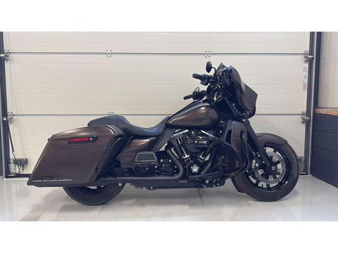 Harley Davidson 103 FLHX Streetglide Street Glide CVO mat bruin blackout