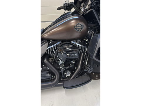 Harley Davidson 103 FLHX Streetglide Street Glide CVO mat bruin blackout