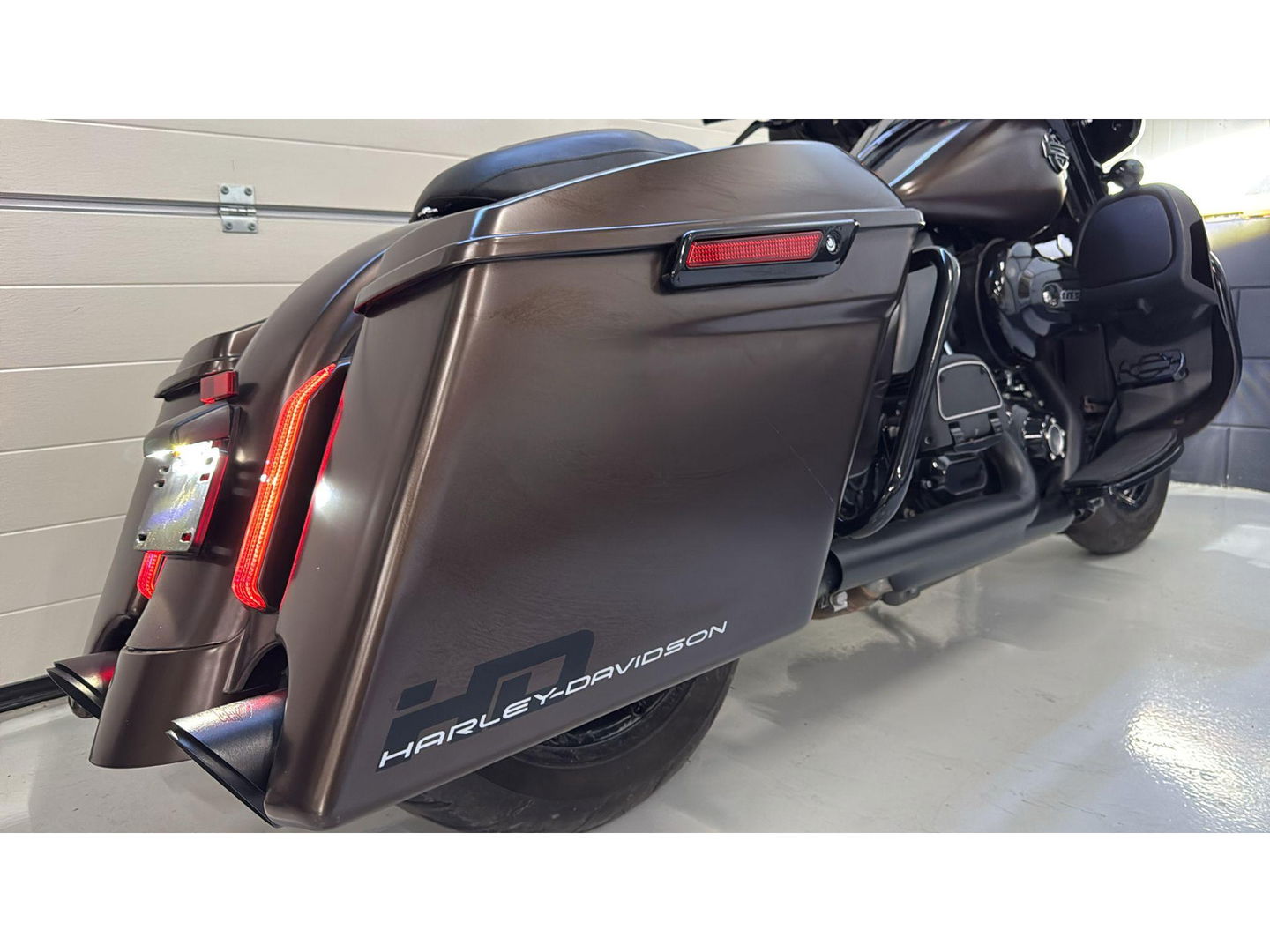 Harley Davidson 103 FLHX Streetglide Street Glide CVO mat bruin blackout