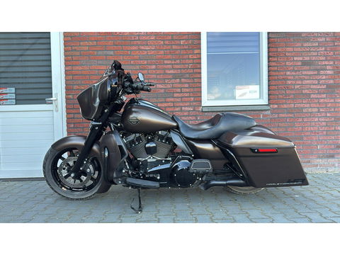 Harley Davidson 103 FLHX Streetglide Street Glide CVO mat bruin blackout