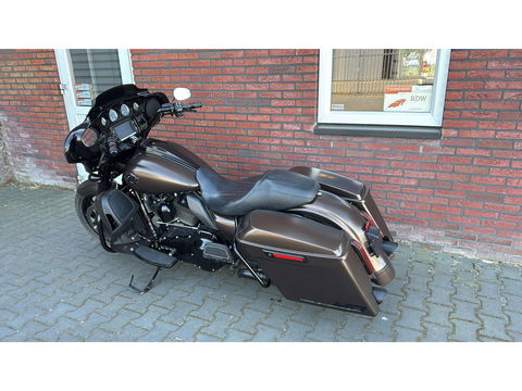 Harley Davidson 103 FLHX Streetglide Street Glide CVO mat bruin blackout