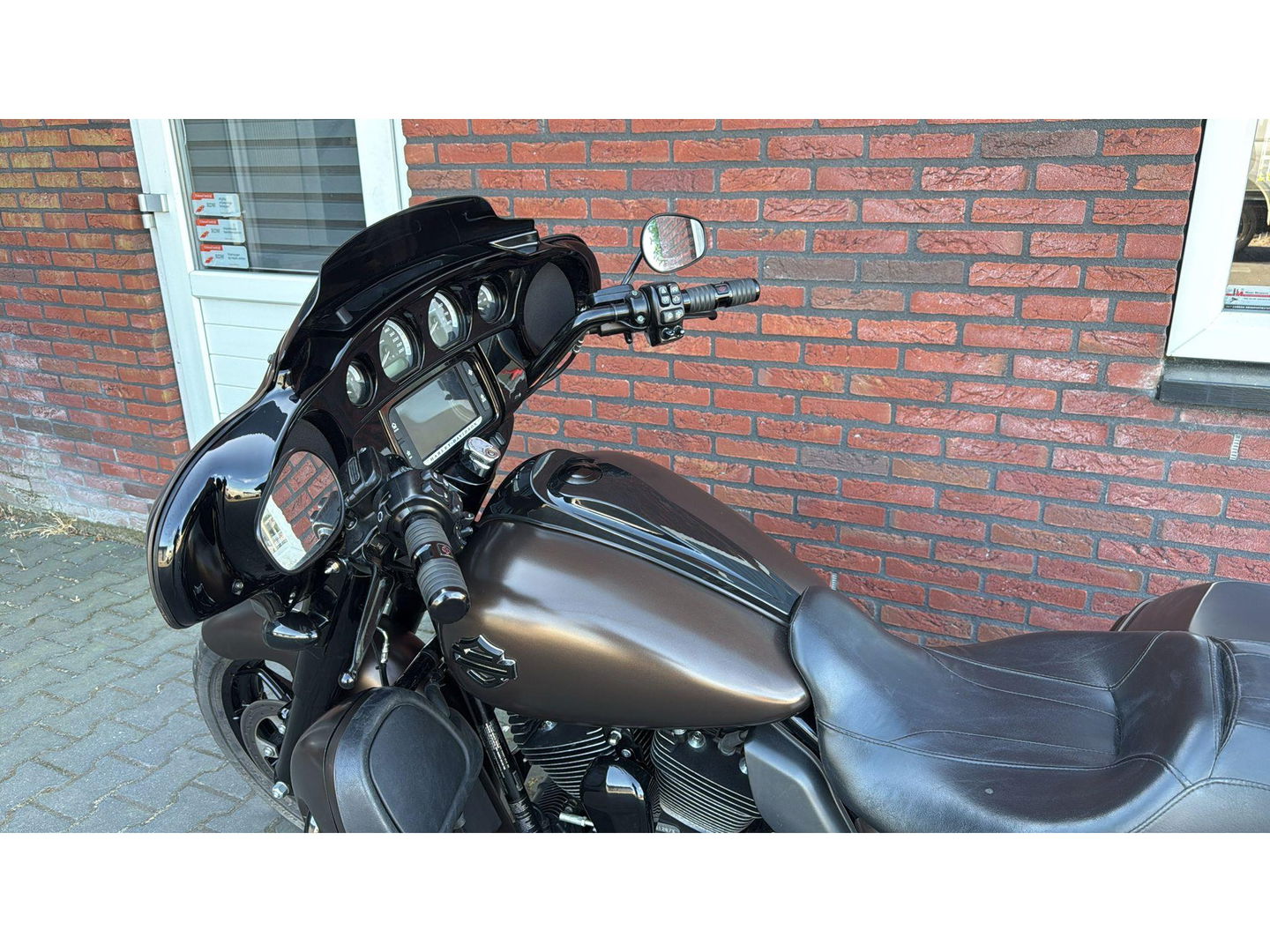 Harley Davidson 103 FLHX Streetglide Street Glide CVO mat bruin blackout