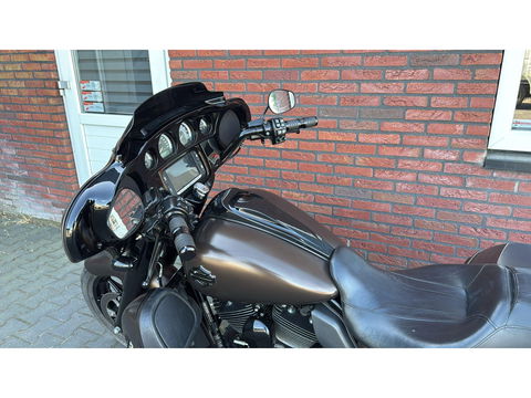 Harley Davidson 103 FLHX Streetglide Street Glide CVO mat bruin blackout