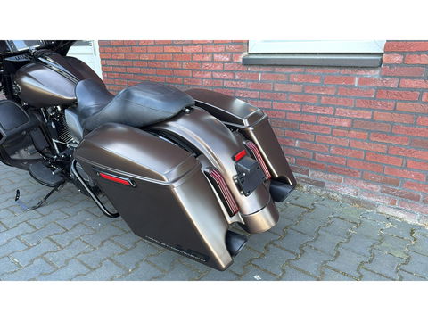 Harley Davidson 103 FLHX Streetglide Street Glide CVO mat bruin blackout