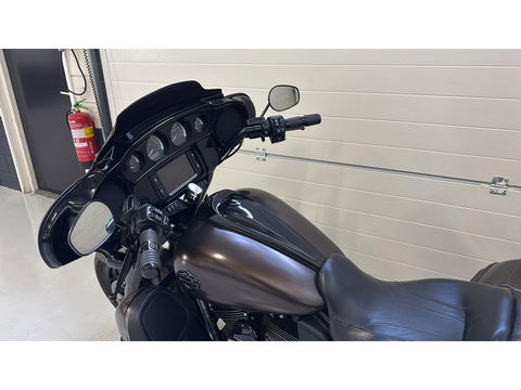 Harley Davidson 103 FLHX Streetglide Street Glide CVO mat bruin blackout