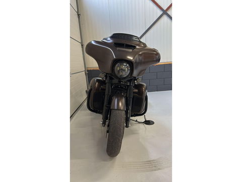 Harley Davidson 103 FLHX Streetglide Street Glide CVO mat bruin blackout