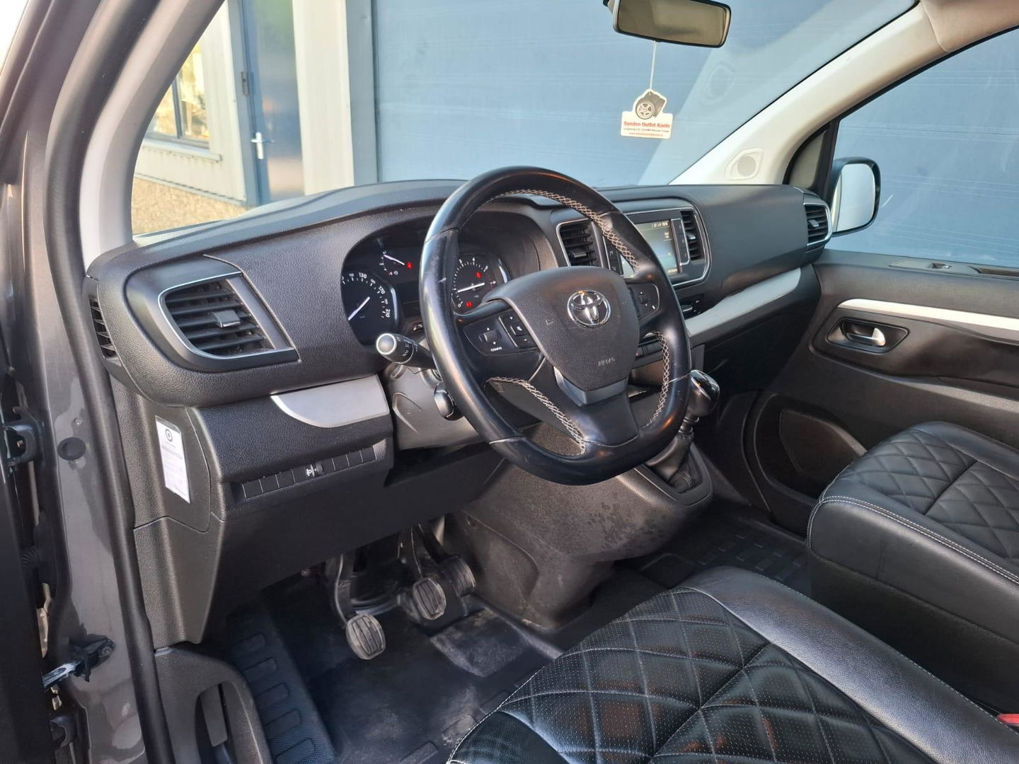 Toyota ProAce Worker 2.0 D-4D Black Line Long DC DUBBEL CABINE / LEER / STOELVERWARMING / CAMERA / DUBBELE SCHUIFDEUR