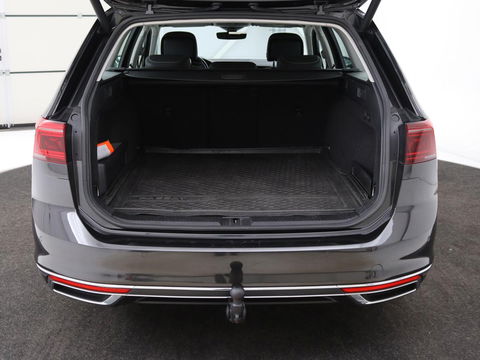 Volkswagen Passat 1.4 TSI GTE | Stoel & stuurverwarming | Camera | Carplay | Trekhaak | Adaptive cruise | Standkachel | Navigatie | Full LED