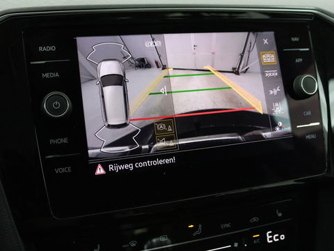 Volkswagen Passat 1.4 TSI GTE | Stoel & stuurverwarming | Camera | Carplay | Trekhaak | Adaptive cruise | Standkachel | Navigatie | Full LED