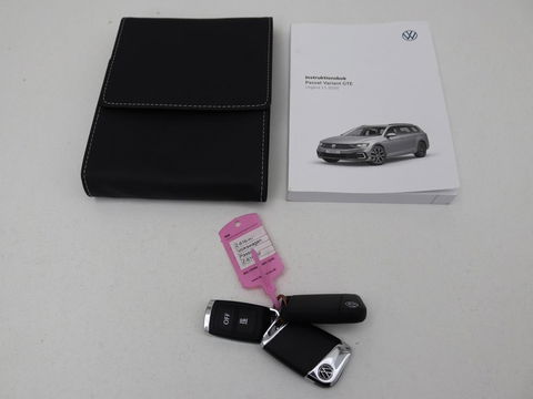 Volkswagen Passat 1.4 TSI GTE | Stoel & stuurverwarming | Camera | Carplay | Trekhaak | Adaptive cruise | Standkachel | Navigatie | Full LED