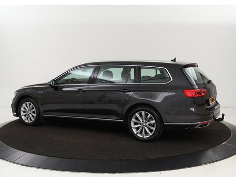 Volkswagen Passat 1.4 TSI GTE | Stoel & stuurverwarming | Camera | Carplay | Trekhaak | Adaptive cruise | Standkachel | Navigatie | Full LED