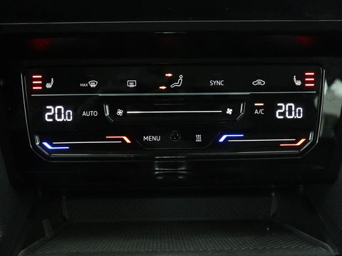 Volkswagen Passat 1.4 TSI GTE | Stoel & stuurverwarming | Camera | Carplay | Trekhaak | Adaptive cruise | Standkachel | Navigatie | Full LED
