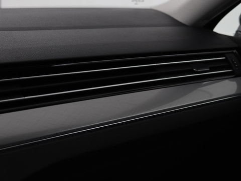Volkswagen Passat 1.4 TSI GTE | Stoel & stuurverwarming | Camera | Carplay | Trekhaak | Adaptive cruise | Standkachel | Navigatie | Full LED