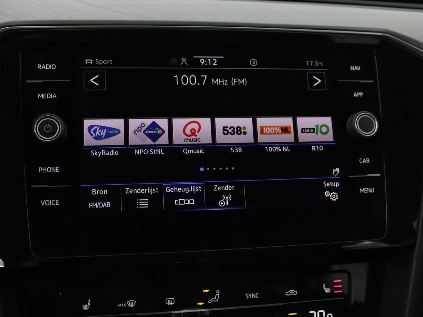 Volkswagen Passat 1.4 TSI GTE | Stoel & stuurverwarming | Camera | Carplay | Trekhaak | Adaptive cruise | Standkachel | Navigatie | Full LED