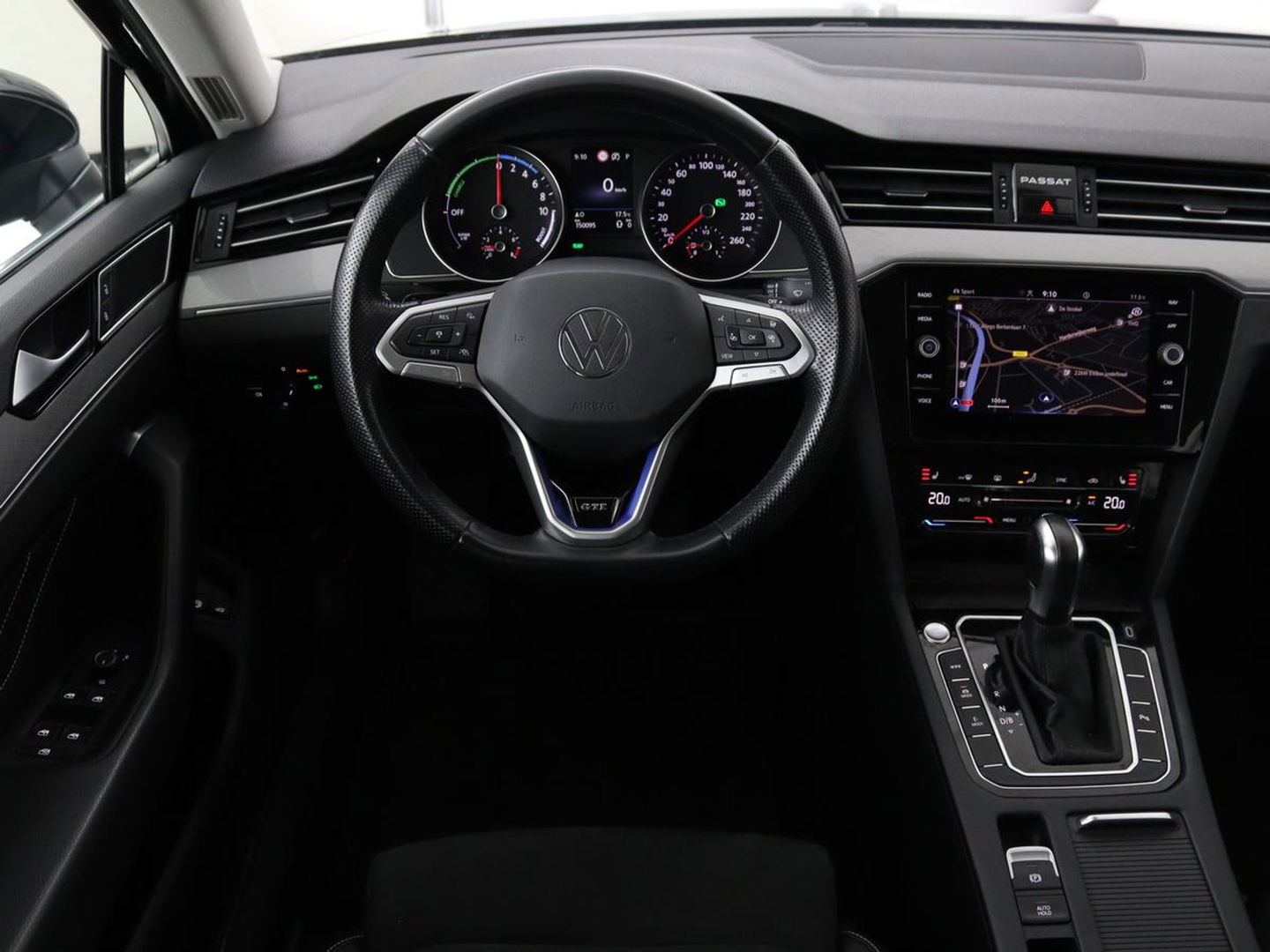 Volkswagen Passat 1.4 TSI GTE | Stoel & stuurverwarming | Camera | Carplay | Trekhaak | Adaptive cruise | Standkachel | Navigatie | Full LED