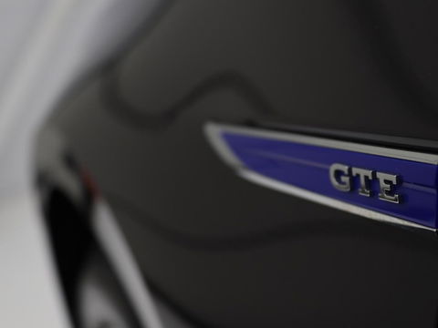 Volkswagen Passat 1.4 TSI GTE | Stoel & stuurverwarming | Camera | Carplay | Trekhaak | Adaptive cruise | Standkachel | Navigatie | Full LED