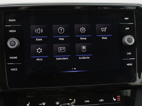 Volkswagen Passat 1.4 TSI GTE | Stoel & stuurverwarming | Camera | Carplay | Trekhaak | Adaptive cruise | Standkachel | Navigatie | Full LED