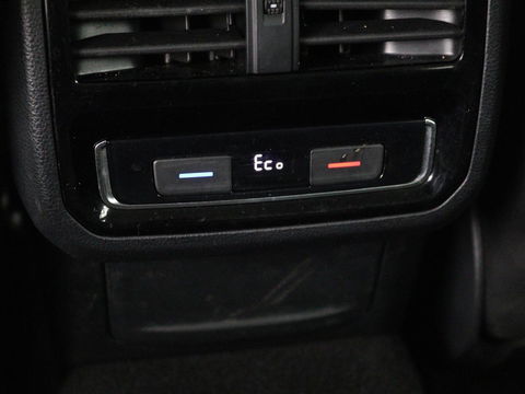 Volkswagen Passat 1.4 TSI GTE | Stoel & stuurverwarming | Camera | Carplay | Trekhaak | Adaptive cruise | Standkachel | Navigatie | Full LED