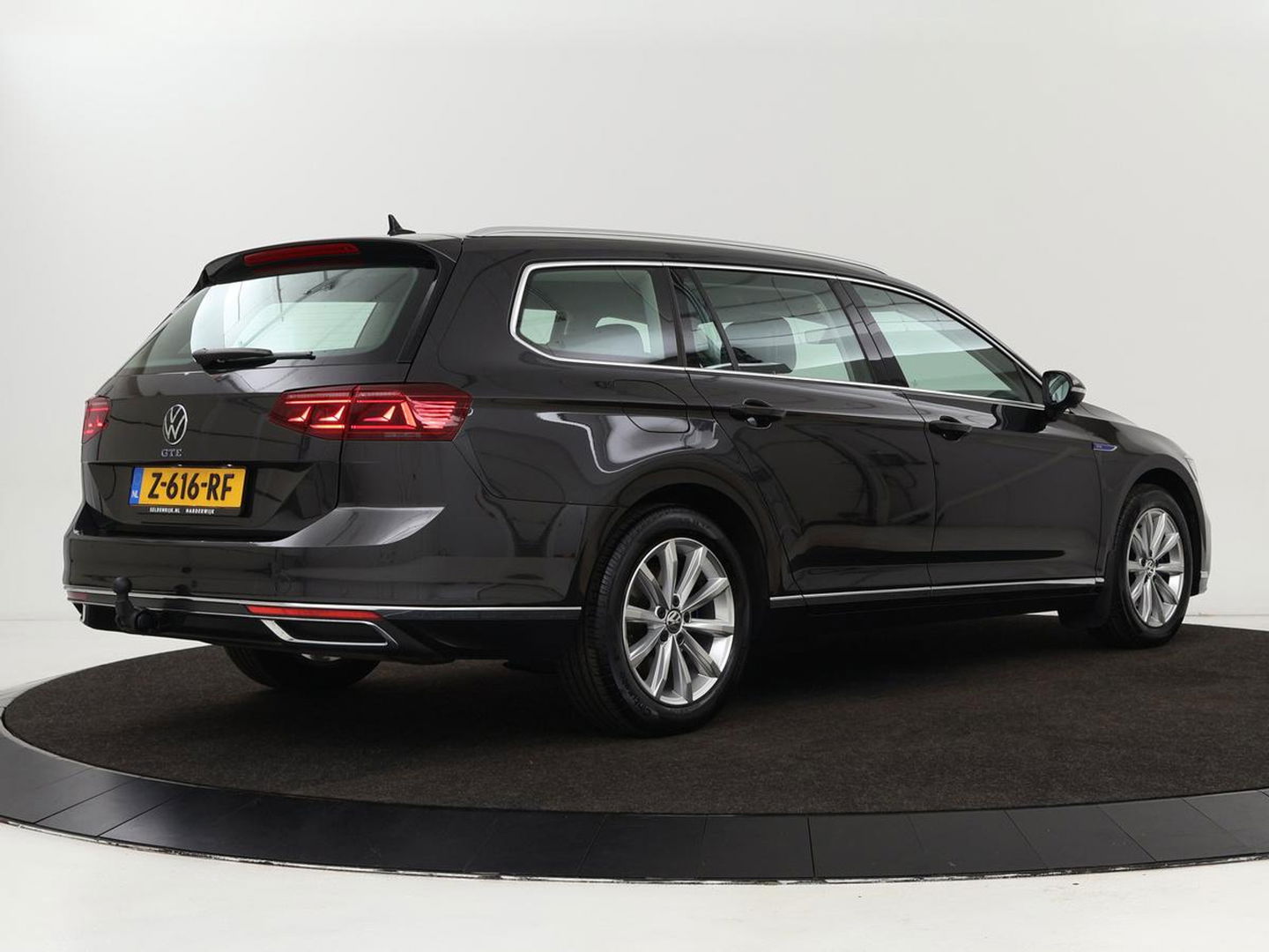 Volkswagen Passat 1.4 TSI GTE | Stoel & stuurverwarming | Camera | Carplay | Trekhaak | Adaptive cruise | Standkachel | Navigatie | Full LED