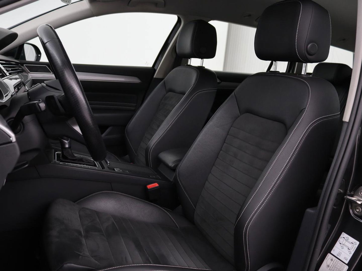 Volkswagen Passat 1.4 TSI GTE | Stoel & stuurverwarming | Camera | Carplay | Trekhaak | Adaptive cruise | Standkachel | Navigatie | Full LED