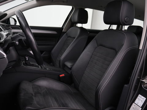 Volkswagen Passat 1.4 TSI GTE | Stoel & stuurverwarming | Camera | Carplay | Trekhaak | Adaptive cruise | Standkachel | Navigatie | Full LED