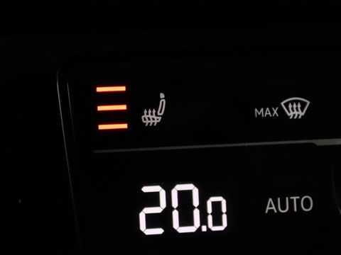 Volkswagen Passat 1.4 TSI GTE | Stoel & stuurverwarming | Camera | Carplay | Trekhaak | Adaptive cruise | Standkachel | Navigatie | Full LED
