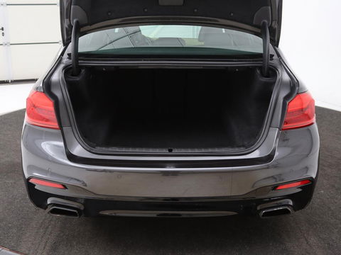 BMW 5 Serie 520i High Executive M-Sport | Trekhaak | Leder | Cruise Control | Navigatie | Stoelverwarming | LED | LMV 20