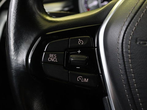 BMW 5 Serie 520i High Executive M-Sport | Trekhaak | Leder | Cruise Control | Navigatie | Stoelverwarming | LED | LMV 20