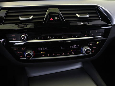 BMW 5 Serie 520i High Executive M-Sport | Trekhaak | Leder | Cruise Control | Navigatie | Stoelverwarming | LED | LMV 20