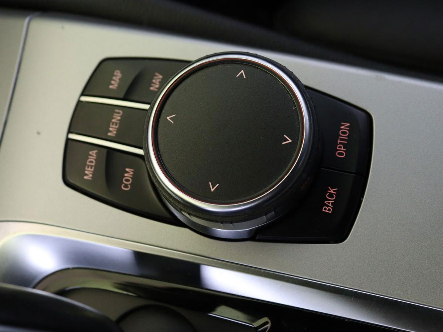 BMW 5 Serie 520i High Executive M-Sport | Trekhaak | Leder | Cruise Control | Navigatie | Stoelverwarming | LED | LMV 20