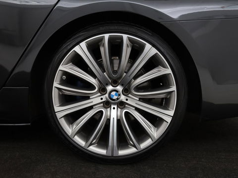 BMW 5 Serie 520i High Executive M-Sport | Trekhaak | Leder | Cruise Control | Navigatie | Stoelverwarming | LED | LMV 20