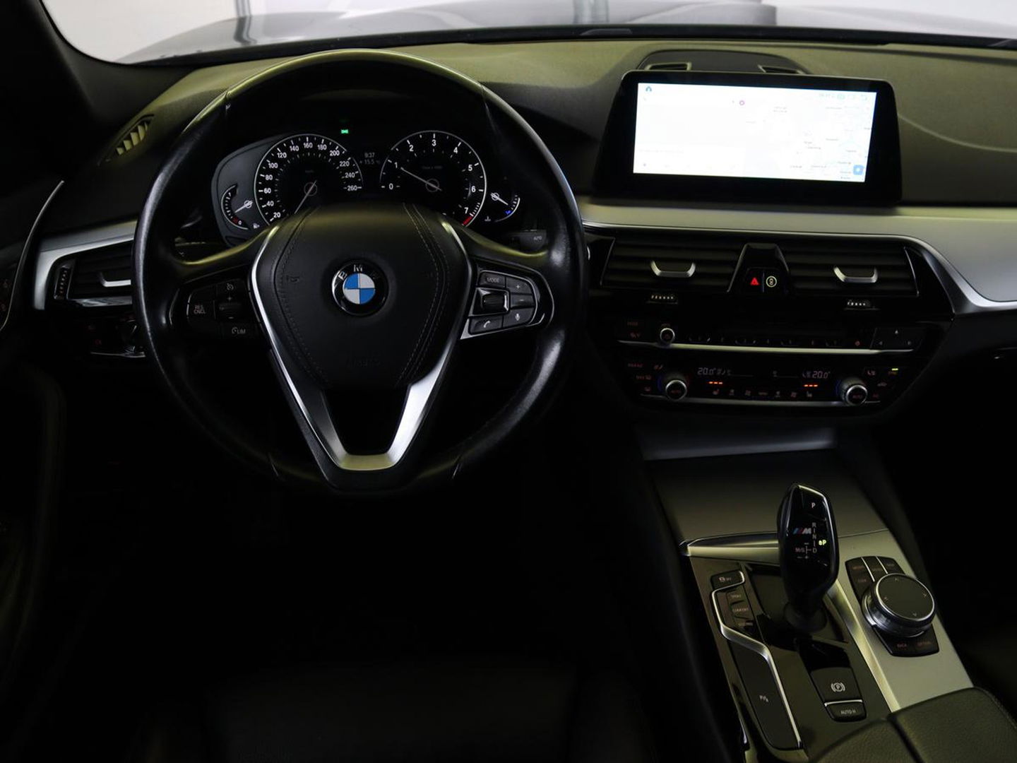 BMW 5 Serie 520i High Executive M-Sport | Trekhaak | Leder | Cruise Control | Navigatie | Stoelverwarming | LED | LMV 20