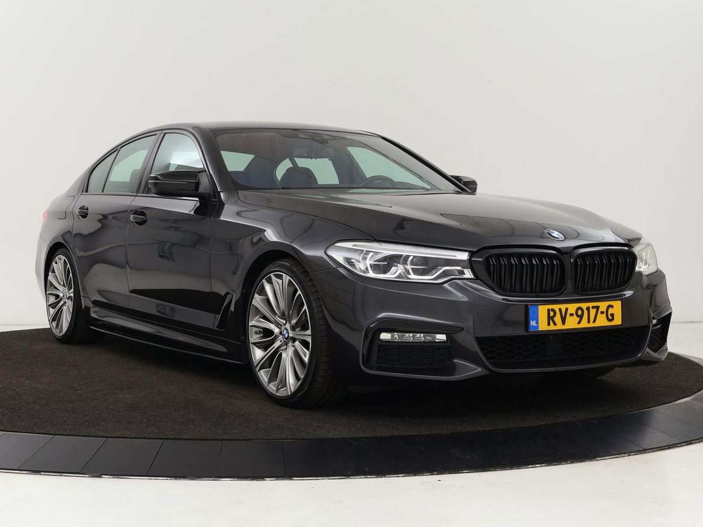 BMW 5 Serie 520i High Executive M-Sport | Trekhaak | Leder | Cruise Control | Navigatie | Stoelverwarming | LED | LMV 20