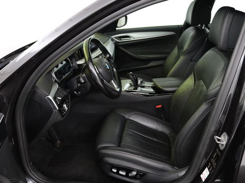 BMW 5 Serie 520i High Executive M-Sport | Trekhaak | Leder | Cruise Control | Navigatie | Stoelverwarming | LED | LMV 20