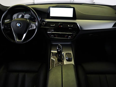 BMW 5 Serie 520i High Executive M-Sport | Trekhaak | Leder | Cruise Control | Navigatie | Stoelverwarming | LED | LMV 20