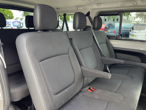 Opel Vivaro Combi 1.6 CDTI 120pk L1H1 Innovation / 8 persoons / vaste prijs rijklaar € 21.950 marge / vrij van btw / euro 6 diesel / airco / cruise / camera / trekhaak / metallic lak / lichtmetalen velgen