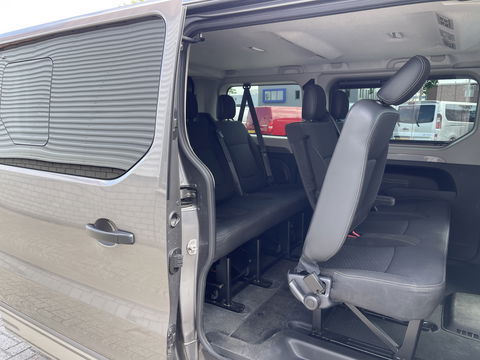 Opel Vivaro Combi 1.6 CDTI 120pk L1H1 Innovation / 8 persoons / vaste prijs rijklaar € 21.950 marge / vrij van btw / euro 6 diesel / airco / cruise / camera / trekhaak / metallic lak / lichtmetalen velgen