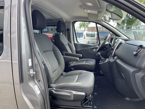 Opel Vivaro Combi 1.6 CDTI 120pk L1H1 Innovation / 8 persoons / vaste prijs rijklaar € 21.950 marge / vrij van btw / euro 6 diesel / airco / cruise / camera / trekhaak / metallic lak / lichtmetalen velgen