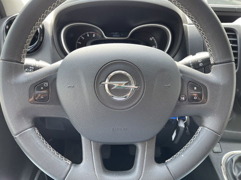 Opel Vivaro Combi 1.6 CDTI 120pk L1H1 Innovation / 8 persoons / vaste prijs rijklaar € 21.950 marge / vrij van btw / euro 6 diesel / airco / cruise / camera / trekhaak / metallic lak / lichtmetalen velgen