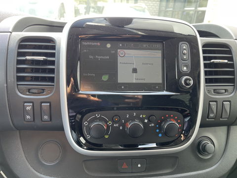 Opel Vivaro Combi 1.6 CDTI 120pk L1H1 Innovation / 8 persoons / vaste prijs rijklaar € 21.950 marge / vrij van btw / euro 6 diesel / airco / cruise / camera / trekhaak / metallic lak / lichtmetalen velgen