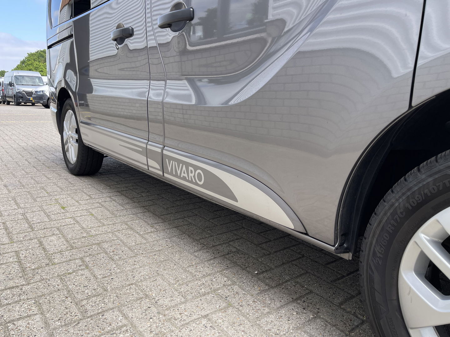 Opel Vivaro Combi 1.6 CDTI 120pk L1H1 Innovation / 8 persoons / vaste prijs rijklaar € 21.950 marge / vrij van btw / euro 6 diesel / airco / cruise / camera / trekhaak / metallic lak / lichtmetalen velgen